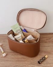 Load image into Gallery viewer, JULIETTE VANITY CASE - TAN