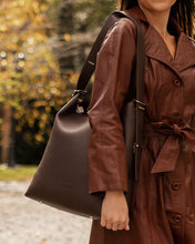 Load image into Gallery viewer, AUDREY BUCKET BAG - CHOCOLATE
