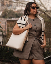 Load image into Gallery viewer, AUDRY BUCKET BAG - VANILLA
