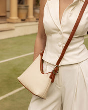 Load image into Gallery viewer, AMELIA SHOULDER BAG - CANVAS/TAN
