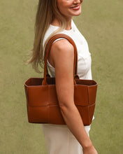 Load image into Gallery viewer, GWEN HANDBAG - TAN

