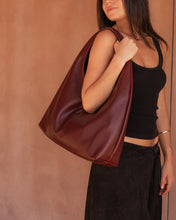 Load image into Gallery viewer, MONACO SHOULDER BAG BURGUNDY
