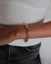Load image into Gallery viewer, SARA GOLD BRACELET
